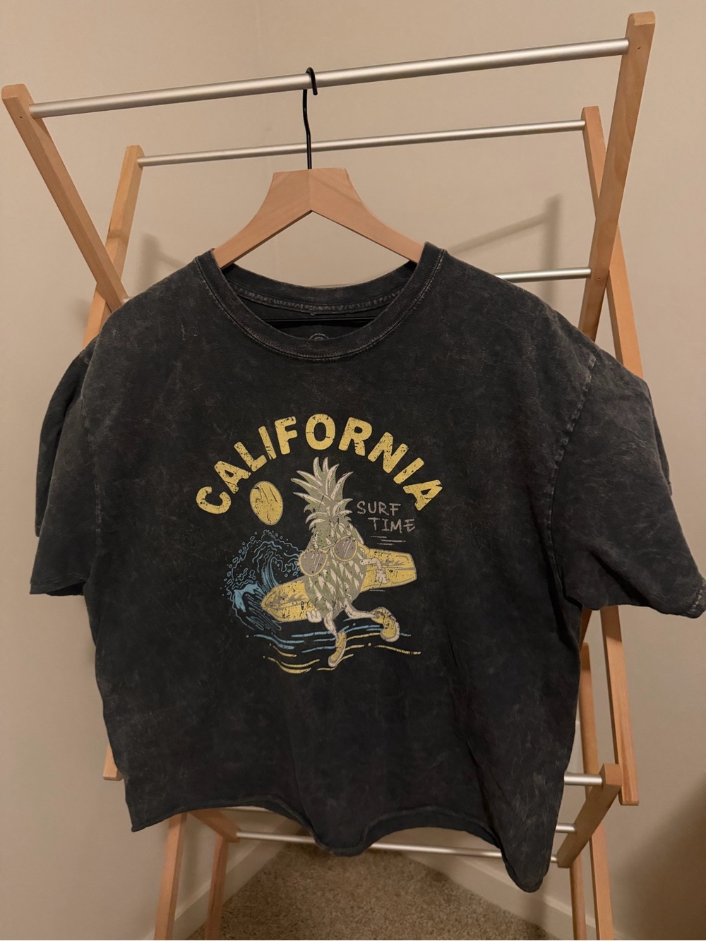 California Surf Pineapple Graphic Crop Tee - Black